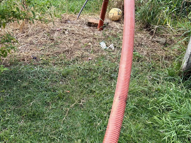 Mangote de sucção estendido em área rural